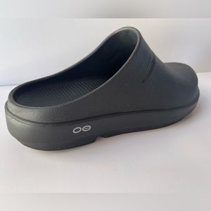 OOFOS WOMEN'S CLOG - BLACK